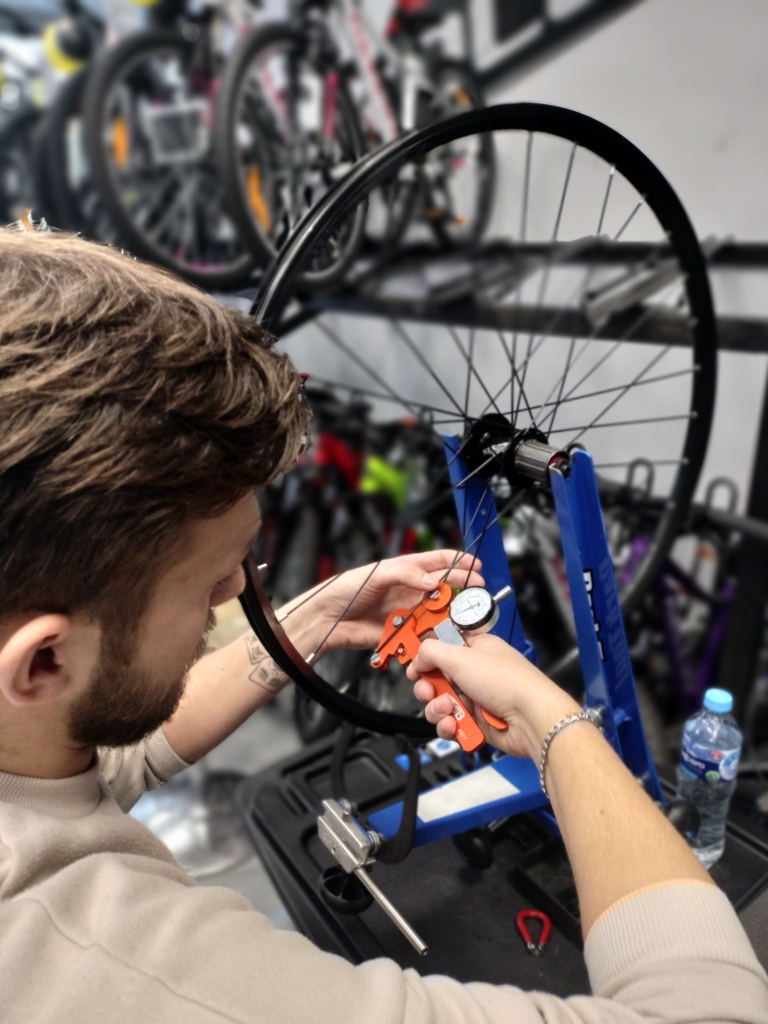 Kursy Mechanik Rowerowy KALENDARZ 26/27R. Sklep rowerowy - Naprawa i serwis rowerów Banino - Lewandowski