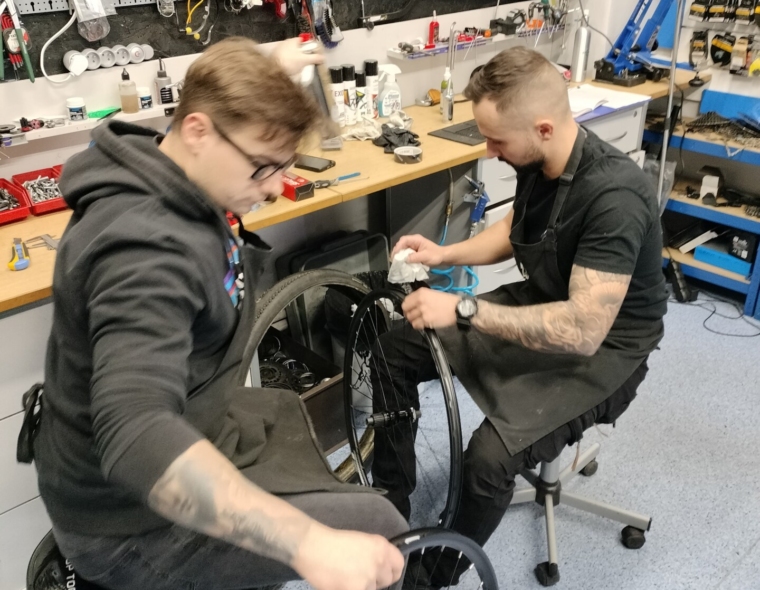 Kurs Mechanika Rowerowego – 5 dni, które zmienią podejście do roweru Czym jest kurs mechanika rowerowego Sklep rowerowy - Naprawa i serwis rowerów Banino - Lewandowski
